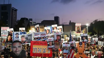 Crowds gather at Hostage Square in support of hostage families calling for an immediate deal to release the Gaza captives, August 9, 2025. (photo credit: LIOR ROTSTEIN)