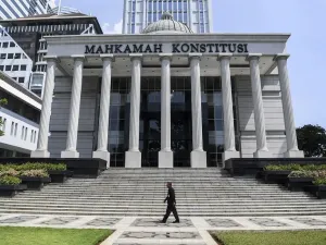 Gedung Mahkamah Konstitusi. MK tegaskan larangan wakil menteri (wamen) yang merangkap jabatan melalui putusan yang dibacakan dalam sidang perkara nomor 128/PUU-XXIII/2025 pada Kamis (28/8/2025).