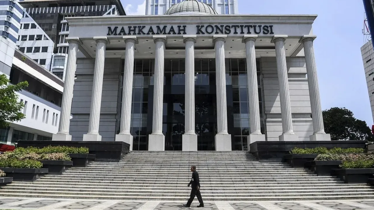 Gedung Mahkamah Konstitusi. MK tegaskan larangan wakil menteri (wamen) yang merangkap jabatan melalui putusan yang dibacakan dalam sidang perkara nomor 128/PUU-XXIII/2025 pada Kamis (28/8/2025).