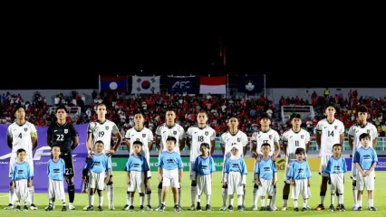 Pemain Timnas U23 Indonesia jelang laga Grup J Kualifikasi Piala Asia U23 2026 melawan Korea Selatan yang berakhir dengan skor 1-0 di Stadion Gelora Delta Sidoarjo, Jawa Timur, Selasa (9/9/2025) malam.
