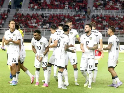 Pemain timnas Indonesia usai foto bersama jelang laga FIFA Matchday melawan Lebanon yang berakhir dengan skor 0-0 di Stadion Gelora Bung Tomo Surabaya, Jawa Timur, Senin (8/9/2025) malam.