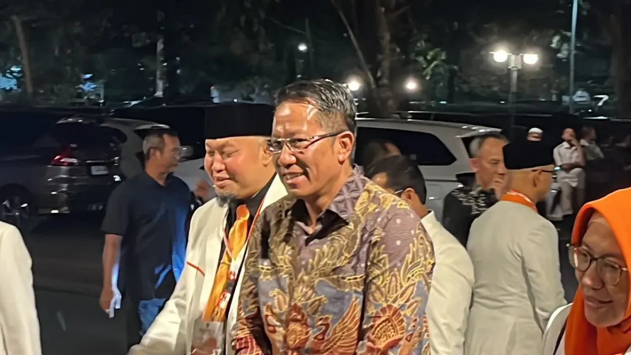 Menteri Hukum (Menkum) RI Supratman Andi Agtas saat tiba di tempat acara Musyawarah Nasional (Munas) PKS yang digelar di Hotel Sultan, Jakarta, Minggu (28/9/2025).