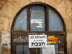 A notice warning of a &#x00201c;Measles&#x00201d; is seen on a door in the ultra-Orthodox neighborhood of Mea Shearim in Jerusalem, July 31, 2025. (photo credit: CHAIM GOLDBEG/FLASH90)
