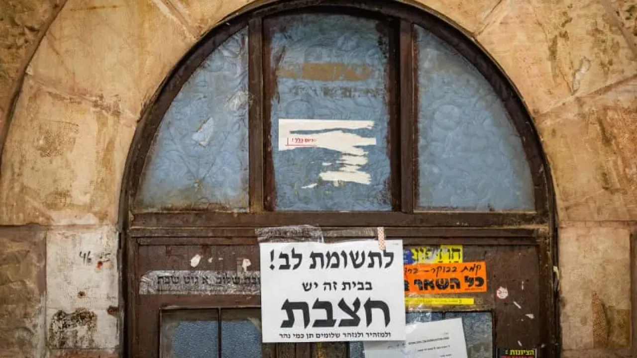 A notice warning of a &#x00201c;Measles&#x00201d; is seen on a door in the ultra-Orthodox neighborhood of Mea Shearim in Jerusalem, July 31, 2025. (photo credit: CHAIM GOLDBEG/FLASH90)