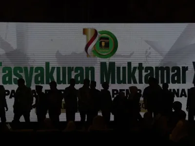 Sejumlah kader menghadiri Tasyakuran Muktamar X PPP versi Ketua Umum PPP terpilih Agus Suparmanto di kawasan Ancol, Jakarta, Minggu (28/9/2025). Partai Persatuan Pembangunan (PPP) mengalami dualisme kepimimpinan setelah pada hari pertama Muktamar X PPP atau Sabtu (27/9/2025) malam awalnya mengumumkan Muhamad Mardiono terpilih secara aklamasi sebagai ketua umum periode 2025-2030 lalu direspon oleh kubu yang berseberangan dengan mengumumkan Agus Suparmanto sebagai ketua umum yang terpilih versi mereka.