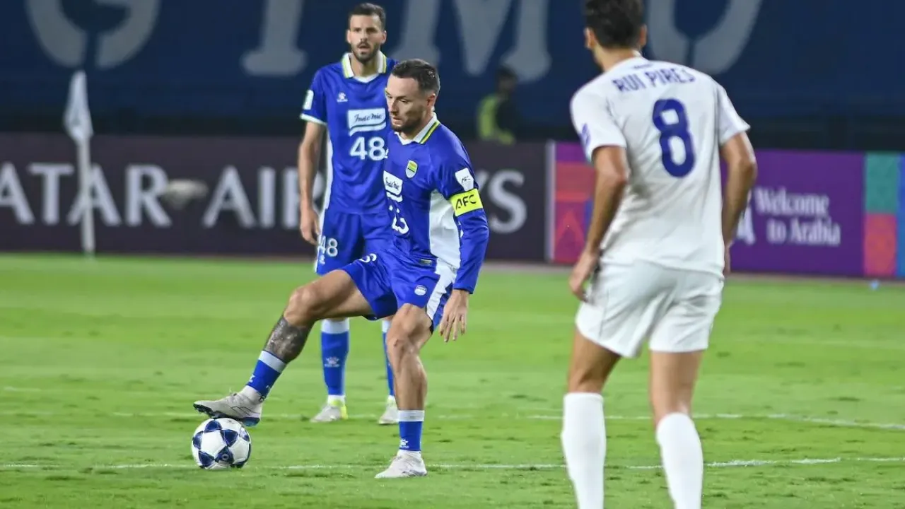 Kapten Persib Bandung Marc Klok pada laga pertama Grup G AFC Champions League Two (ACL 2) 2025-2026, antara Persib vs Lion City Sailors Kamis (18/9/2025) di Stadion Gelora Bandung Lautan Api (GBLA). 
