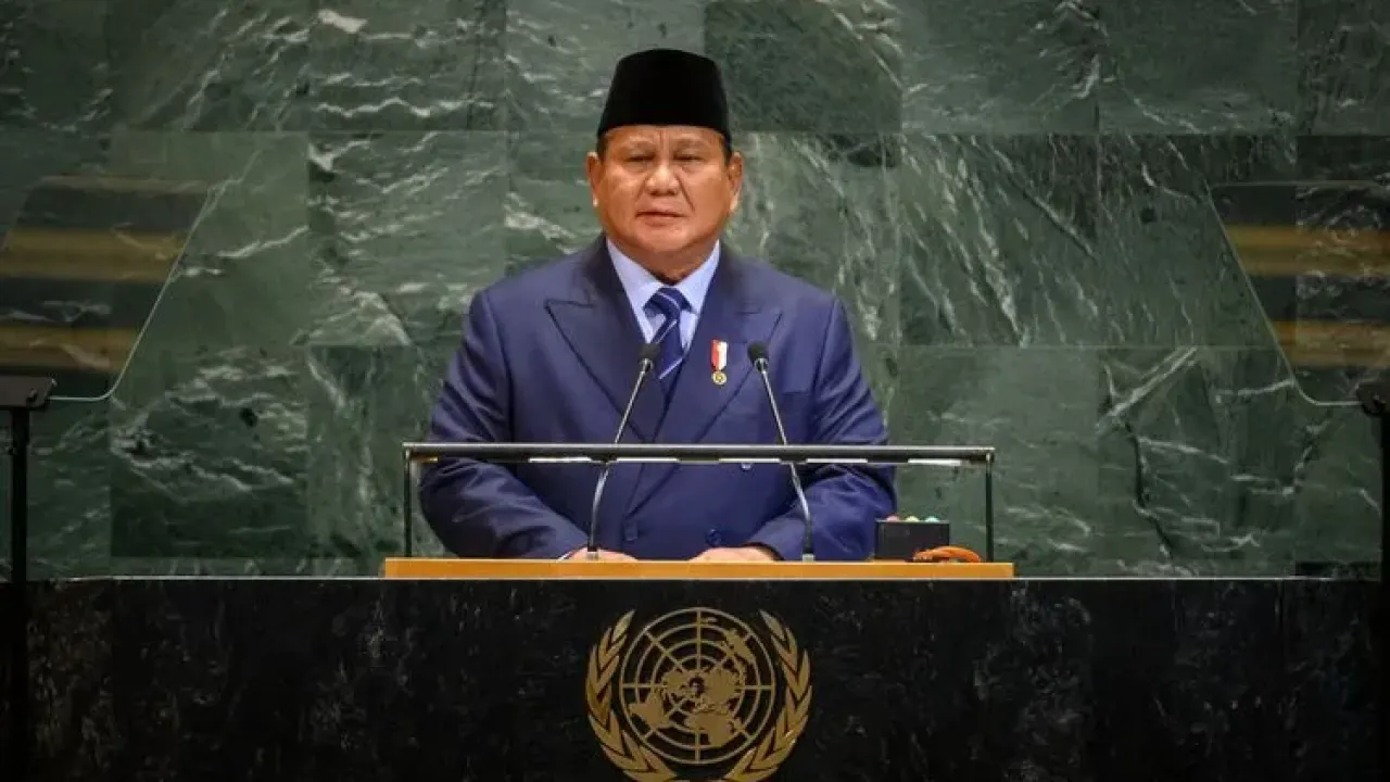 Presiden Republik Indonesia Prabowo Subianto saat berpidato dalam Sidang Majelis Umum Ke-80 Perserikatan Bangsa-Bangsa (PBB) di Markas Besar PBB, Manhattan, New York, Selasa (23/9/2025). Pidato Prabowo di KTT PBB tentang Palestina disorot media arus utama Malaysia, dari BERNAMA hingga The Star.