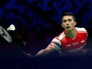 Jonatan Christie dari Indonesia bertanding dalam pertandingan tunggal putra melawan Prannoy H. S. dari India selama pertandingan Grup D antara Indonesia dan India pada Piala Sudirman BWF di Xiamen, Provinsi Fujian, Tiongkok tenggara, 29 April 2025.