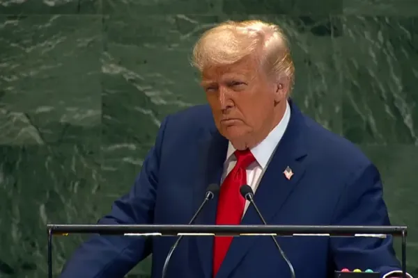 Presiden Amerika Serikat (AS) Donald Trump berpidato dalam Sidang Majelis Umum Perserikatan Bangsa-Bangsa (PBB) di New York, AS, Selasa (23/9/2025). Trump membuka pidatonya di Sidang Umum PBB dengan teleprompter rusak. Ia berseloroh lebih baik bicara dari hati.