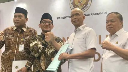Wakil Menteri Haji dan Umrah RI Dahnil Azhar Simanjuntak dan Jaksa Agung Muda Intelijen Kejagung RI, Reda Manthovani dalam pertemuan di di Kantor Kemenhaj, Jakarta Pusat, Selasa (30/9/2025).