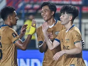 Momen selebrasi gol Taisei Marukawa dalam partai perebutan tempat ketiga Piala Presiden 2025 antara Liga Indonesia All Star vs Dewa United digelar di Stadion Si Jalak Harupat, Soreang, Kabupaten Bandung, Sabtu (12/7/2025).