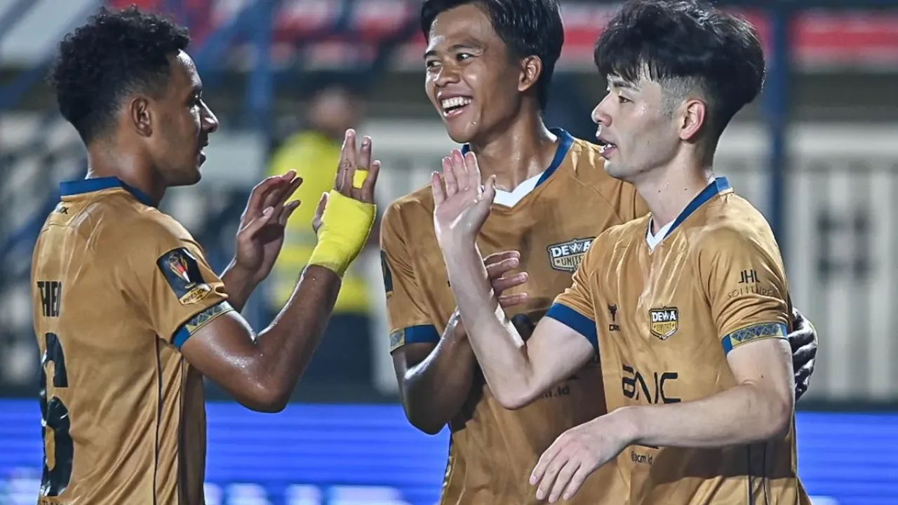 Momen selebrasi gol Taisei Marukawa dalam partai perebutan tempat ketiga Piala Presiden 2025 antara Liga Indonesia All Star vs Dewa United digelar di Stadion Si Jalak Harupat, Soreang, Kabupaten Bandung, Sabtu (12/7/2025).