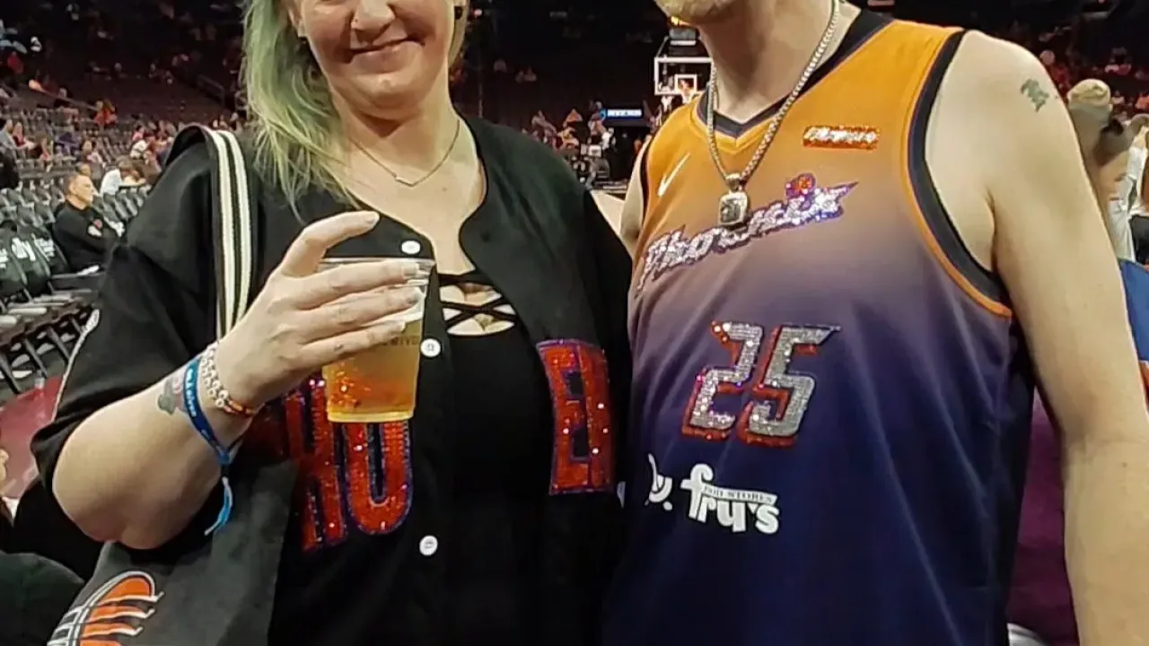 Phoenix Mercury fans Veronica Philpot and Kevin Arnett have become fixtures at Mercury games due to their sparkly attire that&#39;s crafted by Arnett himself.