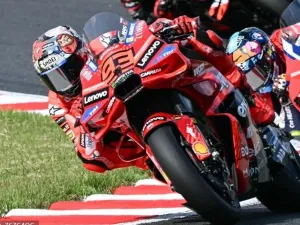 Pebalap Ducati Lenovo Team, Marc Marquez, beraksi dalam balapan MotoGP Jepang 2025 di Mobility Resort Motegi di Motegi, prefektur Tochigi pada 28 September 2025. (Foto oleh Toshifumi KITAMURA / AFP)