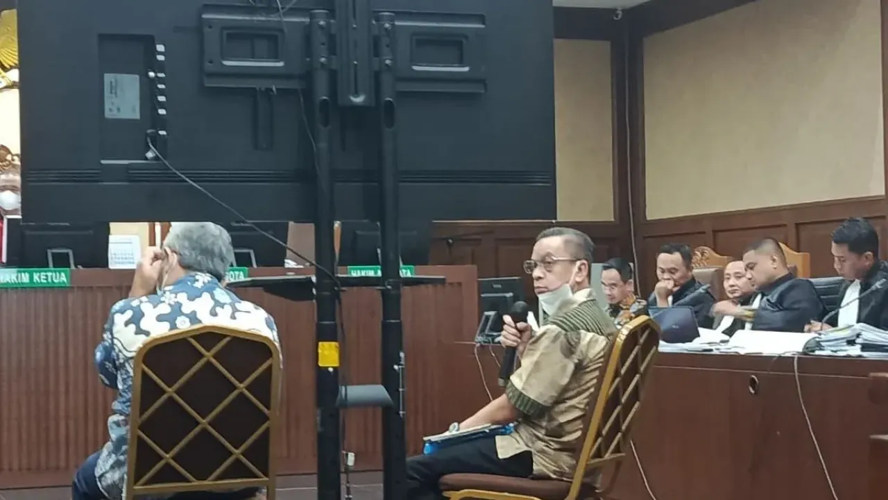 Kepala Bidang Pemanfaatan Disbud DKI nonaktif Mohamad Fairza Maulana dalam sidang di Pengadilan Tipikor pada Pengadilan Negeri Jakarta Pusat, Selasa (30/9/2025).