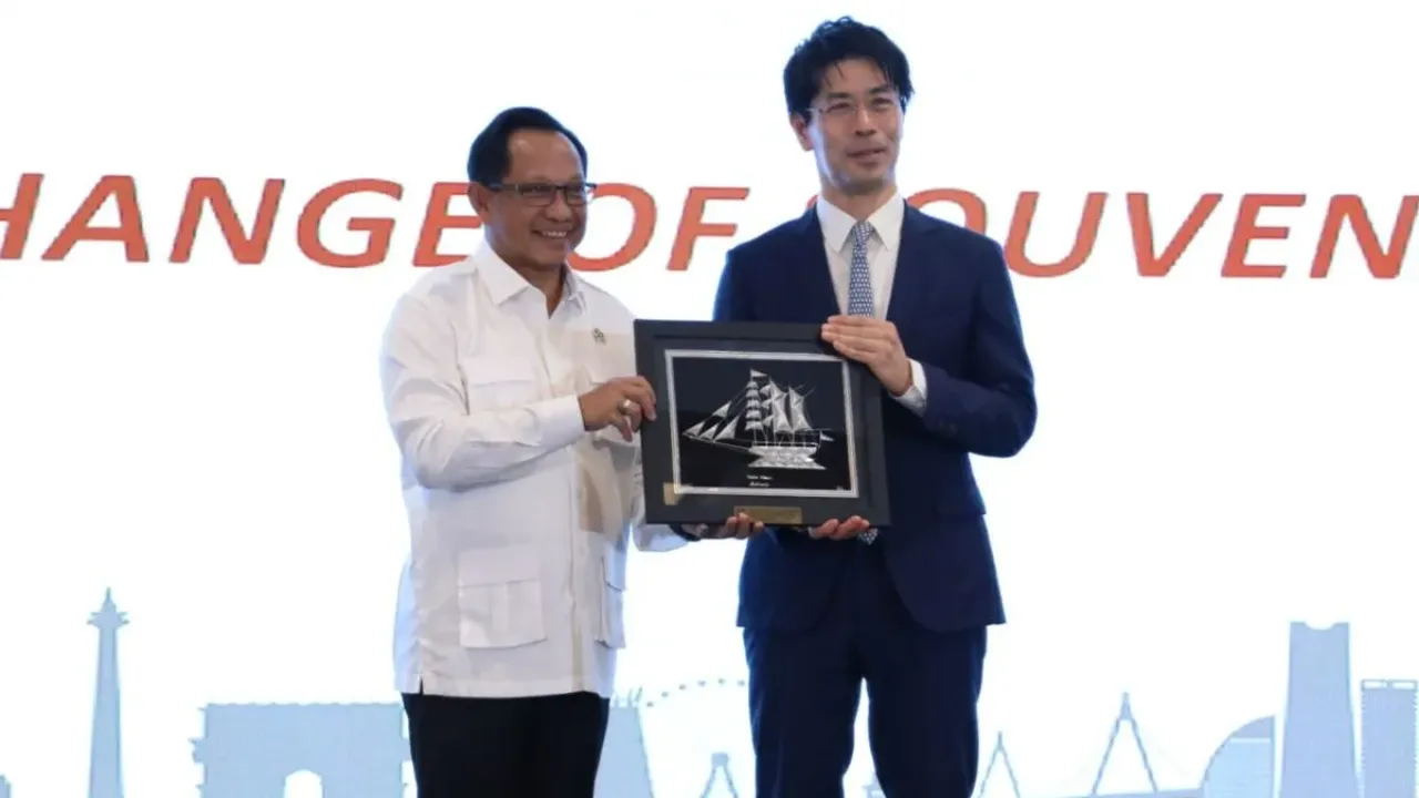 Menteri Dalam Negeri (Mendagri) Muhammad Tito Karnavian saat membuka Seminar Internasional Jepang-Indonesia dengan tema ?Penguatan Keuangan Daerah dan BUMD untuk Pertumbuhan Ekonomi Daerah? di Grand Ballroom Mandarin Oriental Hotel, Jakarta, Kamis (25/9/2025).
