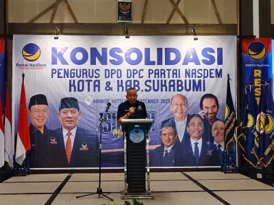 Wakil Ketua Umum DPP Partai Nasdem Saan Mustopa saat memberikan sambutan di acara konsolidasi DPC Partai Nasdem di Kota dan Kabupaten Sukabumi, Minggu (28/9/2025).