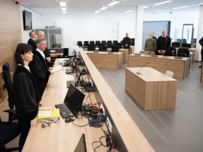 Hans Schlueter-Staats (2nd L), presiding judge at the Dresden Higher Regional Court (OLG), stands next to the main defendant Jian G. (C) in the courtroom during the espionage trial of a former employee of Alternative for Germany (AfD) member of parliament Maximilian Krah and his alleged accomplice, as the court delivers its verdict. Sebastian Kahnert/dpa-pool/dpa