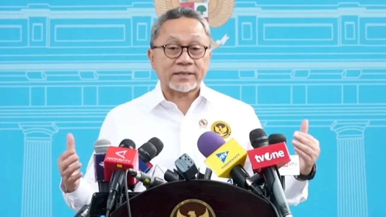 Menko Bidang Pangan, Zulkifli Hasan memberikan keterangan pers usai mengikuti rapat terbatas dengan Presiden Prabowo Subianto di Istana Kepresidenan, Jakarta, Selasa (8/9/2025).
