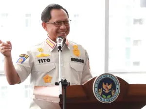 Menteri Dalam Negeri (Mendagri) Muhammad Tito Karnavian saat memberikan sambutan usai penandatanganan Surat Keputusan Bersama (SKB) tentang Penetapan Daftar Lokasi Pembangunan Satuan Pelayanan Pemenuhan Gizi (SPPG) di daerah yang dilakukan di Kantor BGN, Jakarta, Kamis (18/9/2025).