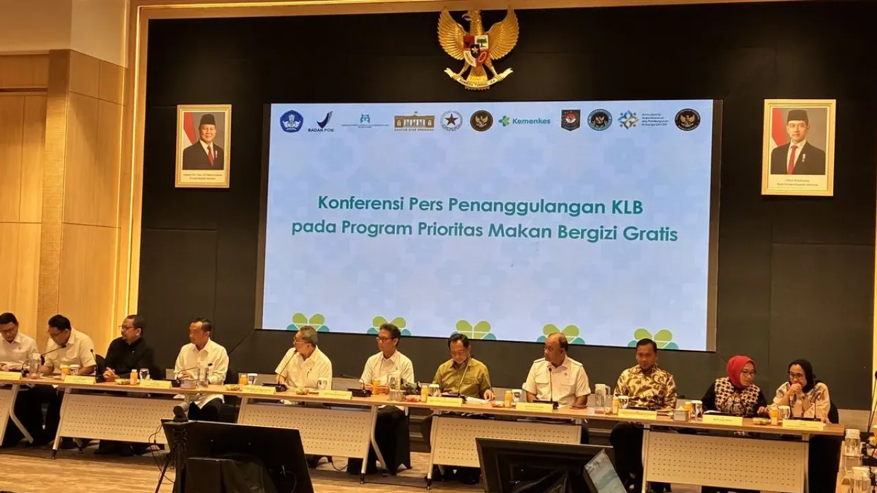 Pemerintah menggelar Rapat Koordinasi Penanggulangan Kejadian Luar Biasa (KLB) pada Program Prioritas Makanan Bergizi Gratis (MBG) di Kementerian Kesehatan (Kemenkes), Jakarta, pada Minggu (28/9/2025).