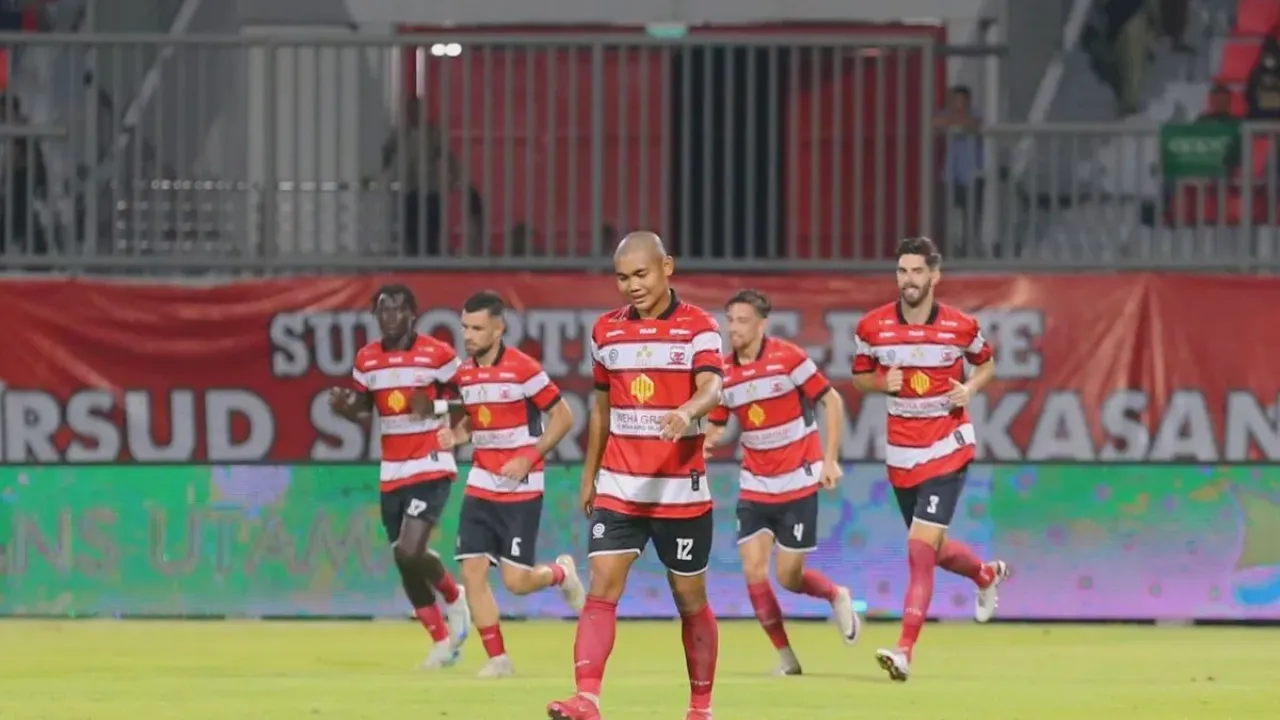Momen selebrasi gol Pedro Monteiro dalam laga pekan ketiga Super League 2025-2026 antara Madura United vs Persita Tangerang di Stadion Gelora Madura Ratu Pamelingan, Minggu (24/8/2025).