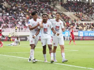 Yakob Sayuri merayakan gol saat Malut United FC berhasil meraih kemenangan 3-1 di markas Persis Solo dalam lanjutan Liga 1 Indonesia 2024-2025, Sabtu (12/4).