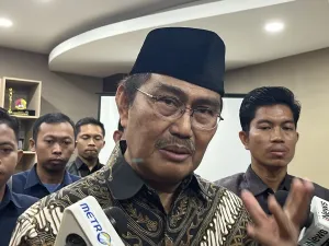 Mantan Ketua Mahkamah Konstitusi (MK) Jimly Asshiddiqie saat ditemui usai menerima 12 orang perwakilan Solidaritas Hakim Indonesia (SHI) di Jimly School Of Law And Government, Sarinah, Jakarta Pusat, Selasa (8/10/2024).