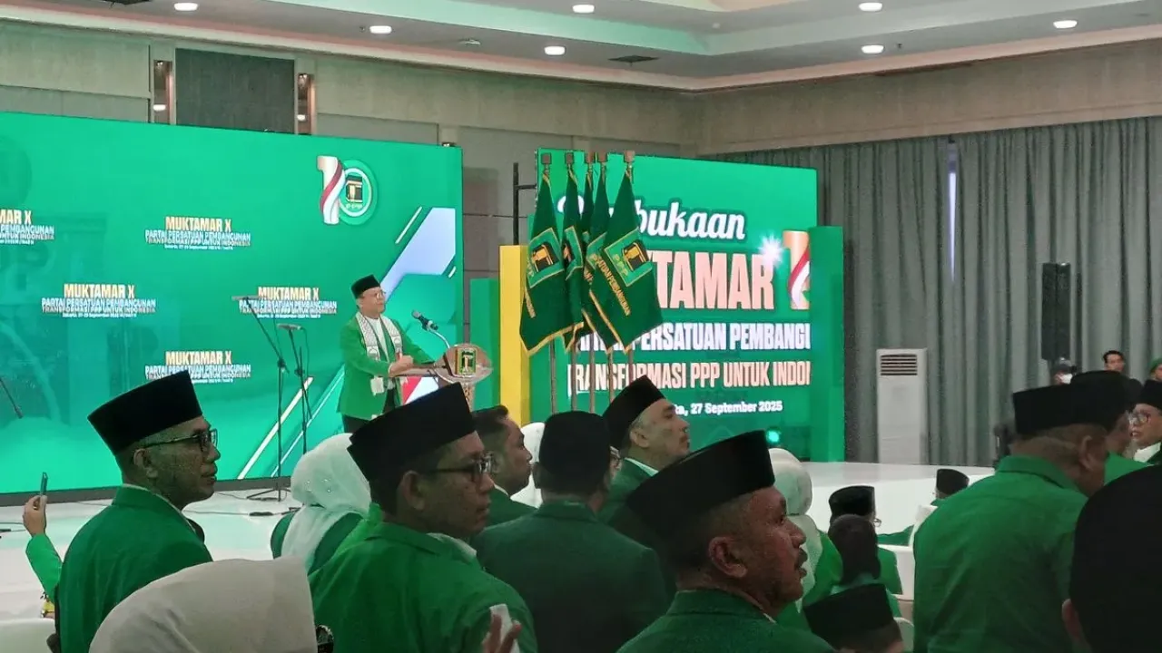 Pembukaan Muktamar X PPP memanas saat Pelaksana (Plt) Ketua Umum PPP, Muhammad Mardiono naik ke atas panggung untuk menyampaikan sambutan di Ballroom Mercure Convention Center Ancol, Jakarta Utara, Sabtu (26/9/2025).