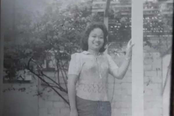 Nani Nurani, eks penari dan penyanyi yang kerap mengisi acara di Istana Cipanas, namun ditangkap dan ditahan pemerintah di era Orde Baru karena pernah mengisi acara saat HUT PKI, tanpa ada kejelasan. Bahkan, KTP Nani disematkan status eks tahanan politik. Padahal, ia tak pernah tergabung ke dalam organisasi apapun, termasuk PKI.