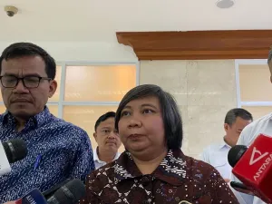 Ketua Komnas HAM Asasi Manusia (HAM) Anis Hidayah usai rapat dengan DPR RI di Gedung Nusantara II, Kompleks Parlemen, Senayan, Jakarta Pusat, Senin (22/9/2025). 