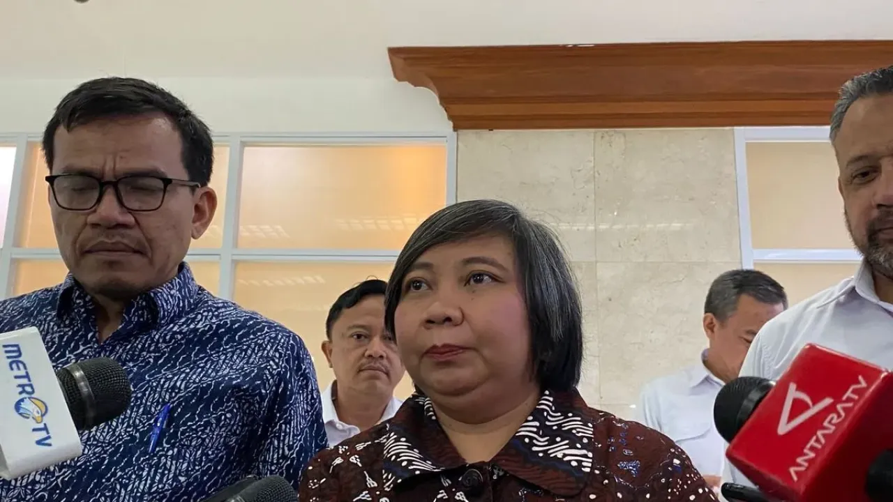 Ketua Komnas HAM Asasi Manusia (HAM) Anis Hidayah usai rapat dengan DPR RI di Gedung Nusantara II, Kompleks Parlemen, Senayan, Jakarta Pusat, Senin (22/9/2025). 