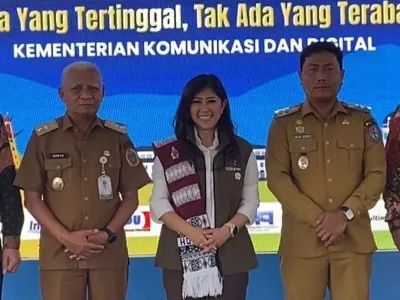 Menteri Komunikasi dan Digital (Komdigi) Meutya Hafid meluncurkan program Kampung Internet 2025 di Desa Kramat Gajah, Kecamatan Galang, Kabupaten Deli Serdang, Sumatera Utara, Senin (29/9/2025).