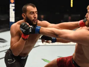 ABU DHABI, UNITED ARAB EMIRATES - SEPTEMBER 27: (L-R) Dominick Reyes punches Jan Blachowicz of Poland in their light heavyweight championship bout during UFC 253 inside Flash Forum on UFC Fight Island on September 27, 2020 in Abu Dhabi, United Arab Emirates. (Photo by Josh Hedges/Zuffa LLC)