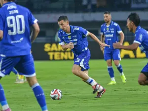 Debut bintang Timnas Indonesia Thom Haye bersama Persib Bandung berakhir dengan kemenangan 1-0 dari Persebaya Surabaya, Jumat (12/9/2025) di Stadion Gelora Bandung Lautan Api (GBLA). 