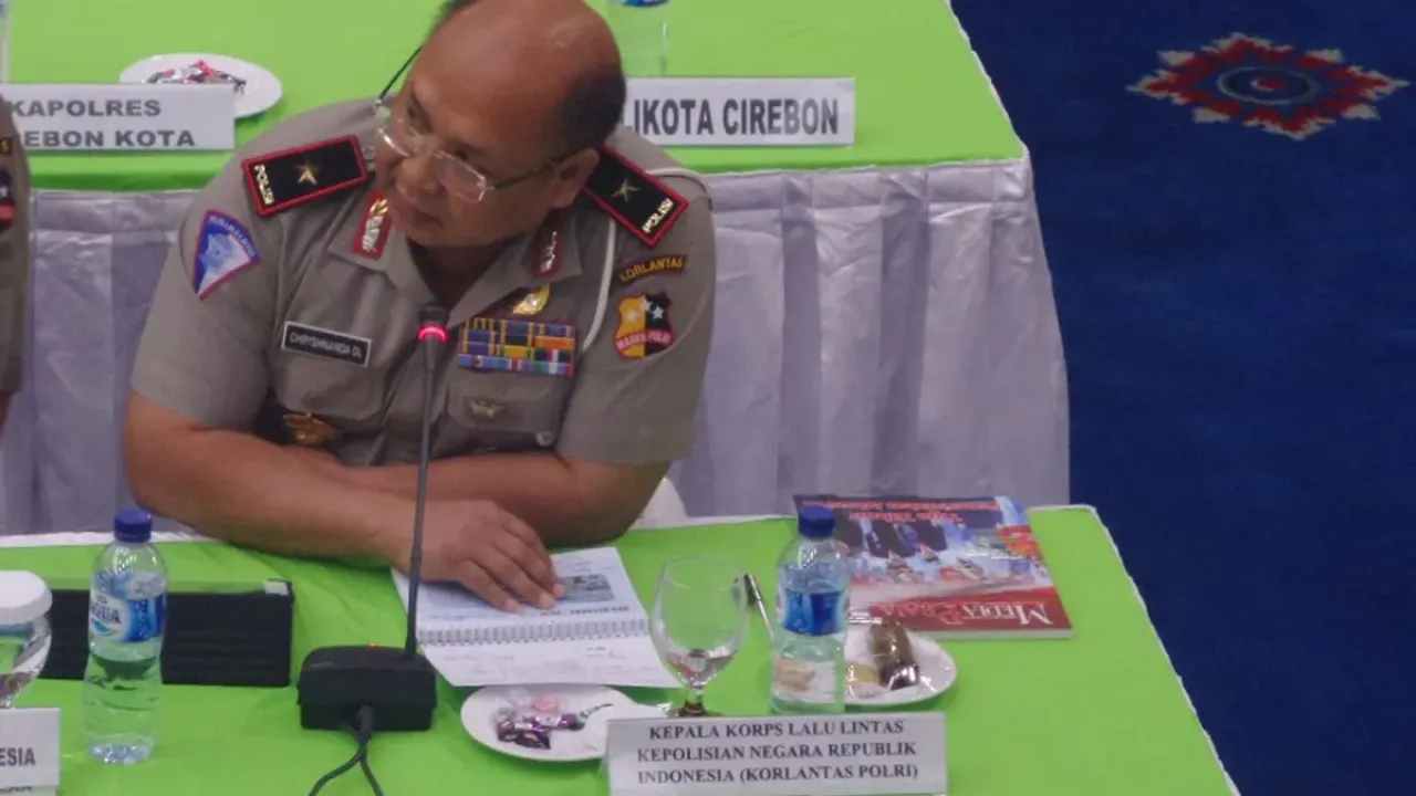 Direktur Keamanan dan Keselamatan (Dirkamsel) Korlantas Polri Brigjen Chryshnanda Dwilaksana dalam paparan di Kementerian Perhubungan, Jakarta, Selasa (30/1/2018).
