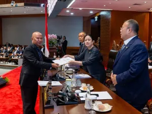 Ketua Badan Anggaran Said Abdullah bersama Ketua DPR RI dalam Rapat Paripurna pengesahan UU RAPBN 2026 yang digelar di Gedung DPR/MPR RI, Jakarta, Selasa (23/9/2025). 