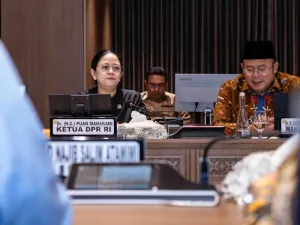 Ketua Dewan Perwakilan Rakyat (DPR) RI Puan Maharani dan Wakil Ketua DPR RI Cucun Ahmad Syamsurijal menerima audiensi Majelis Mujadalah Kiai Kampung di Kompleks Parlemen, Senayan, Jakarta Pusat, Kamis (4/9/2025). 