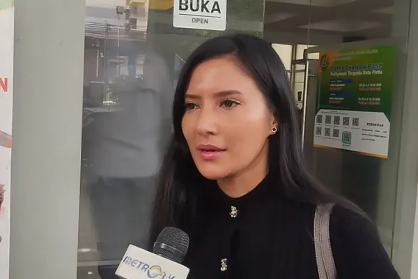 Kuasa hukum Mantan Menteri Pendidikan, Kebudayaan, Riset, dan Teknologi (Mendikbudristek) Nadiem Anwar Makarim, Hana Pertiwi saat ditemui di Pengadilan Negeri (PN) Jakarta Selatan, Selasa (23/9/2025).