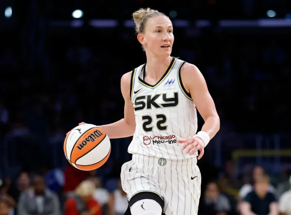 LOS ANGELES, CALIFORNIA - MAY 25: Courtney Vandersloot #22 of the Chicago Sky controls the ball against the Los Angeles Sparks in the first half at Crypto.com Arena on May 25, 2025 in Los Angeles, California. NOTE TO USER: User expressly acknowledges and agrees that, by downloading and or using this photograph, User is consenting to the terms and conditions of the Getty Images License Agreement. (Photo by Ronald Martinez/Getty Images)