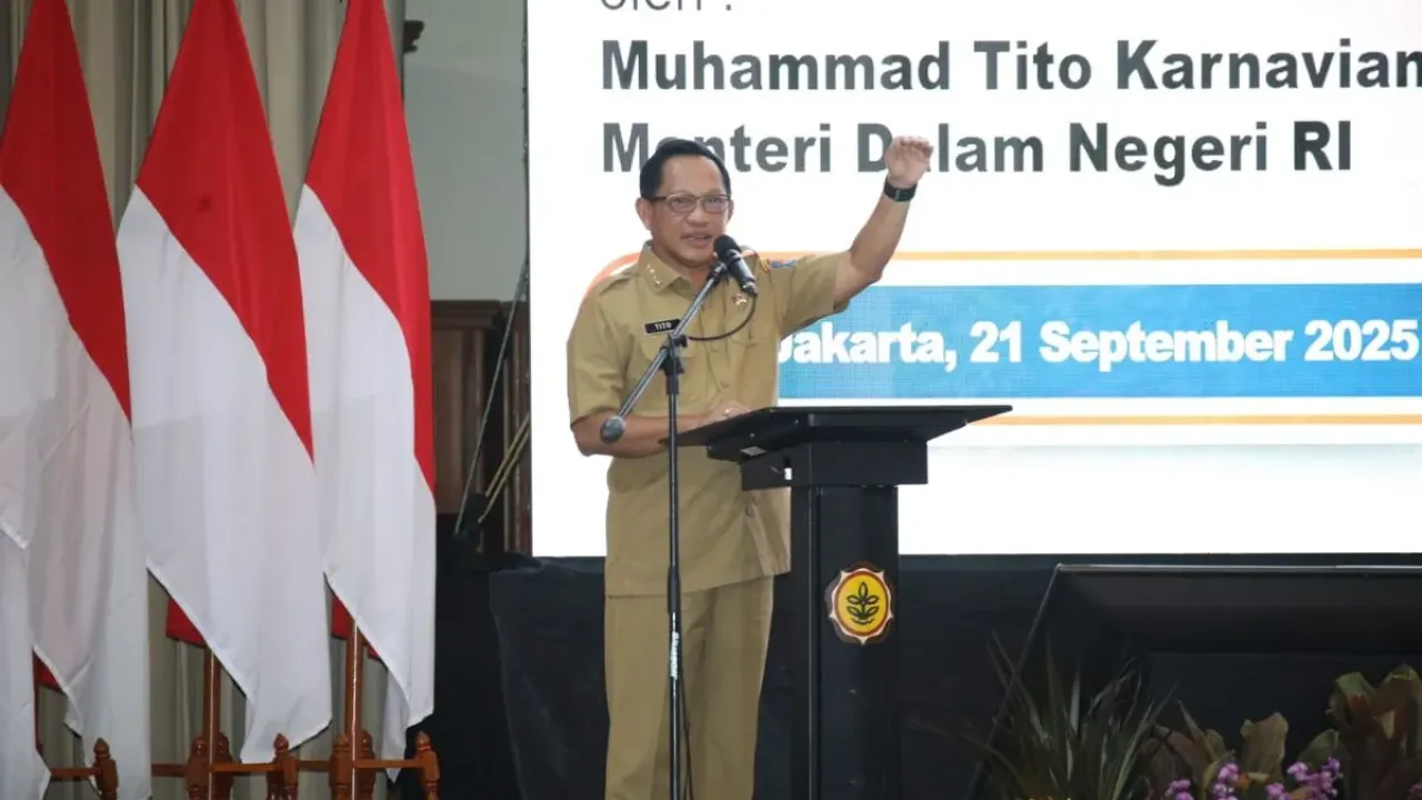 Menteri Dalam Negeri (Mendagri) Muhammad Tito Karnavian dalam Rapat Koordinasi (Rakor) Percepatan Pelaksanaan Program Hilirisasi Komoditas Prioritas Perkebunan di Auditorium Gedung F Kementerian Pertanian (Kementan), Jakarta Selatan, Senin (22/9/2025).
