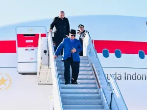 Presiden Prabowo Subianto tiba di Bandara Internasional John F Kennedy, New York, Sabtu (20/9/2025). Presiden datang untuk menghadiri Sidang Majelis Umum ke-80 Perserikatan Bangsa Bangsa (PBB).