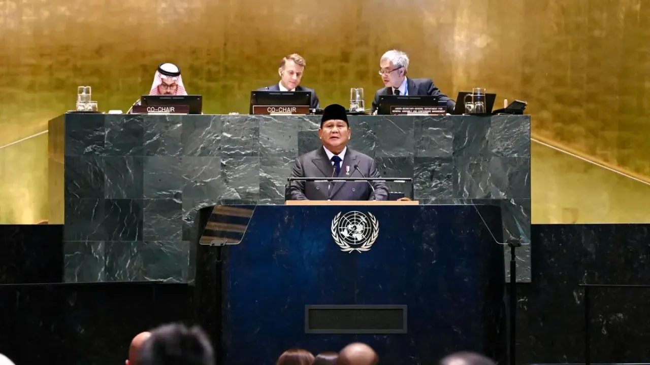 Presiden Republik Indonesia, Prabowo Subianto dalam Konferensi Internasional Tingkat Tinggi (KTT) untuk Penyelesaian Damai atas Masalah Palestina dan Implementasi Solusi Dua Negara yang digelar di Gedung Majelis Umum Perserikatan Bangsa-Bangsa (PBB), New York, Amerika Serikat, pada Senin (22/9/2025).