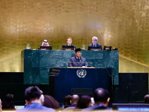Presiden Republik Indonesia, Prabowo Subianto saat pidato dalam Konferensi Internasional Tingkat Tinggi (KTT) untuk Penyelesaian Damai atas Masalah Palestina dan Implementasi Solusi Dua Negara yang digelar di Gedung Majelis Umum Perserikatan Bangsa-Bangsa (PBB), New York, Amerika Serikat, pada Senin (22/9/2025).