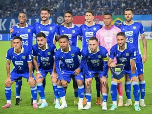 Starting Persib Bandung saat menjalani laga kandang menghadapi Lion City Sailors pada laga pertama Grup G AFC Champions League Two (ACL 2) 2025-2026, Kamis (18/9/2025) di Stadion Gelora Bandung Lautan Api (GBLA). 