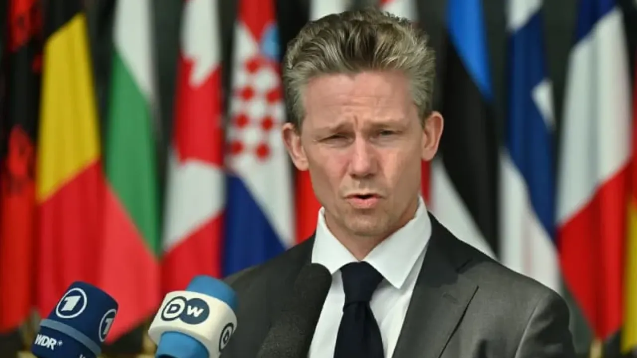 Swedish Defense Minister Pal Jonson speaks to journalists as Defence ministers from the &quot;coalition of the willing&quot; nations, who are some of Kiev&#39;s closest allies, meet at NATO headquarters in Brussels on 10 April to discuss how to best support Ukraine after a potential ceasefire. Anna Ross/dpa