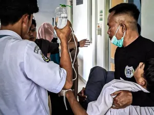 Belasan siswa di SMK Pembangunan Bandung Barat, Desa Sirnagalih, Kecamatan Cipongkor, Kabupten Bandung Barat (KBB), Jawa Barat mengalami keracunan massal.