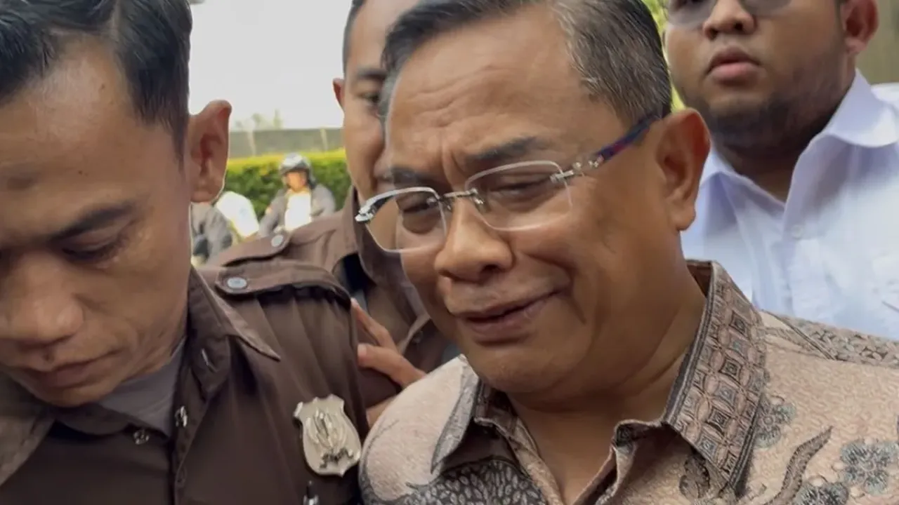 Bupati Pati Sudewo bungkam usai diperiksa Komisi Pemberantasan Korupsi (KPK) pada Senin (22/9/2025). 