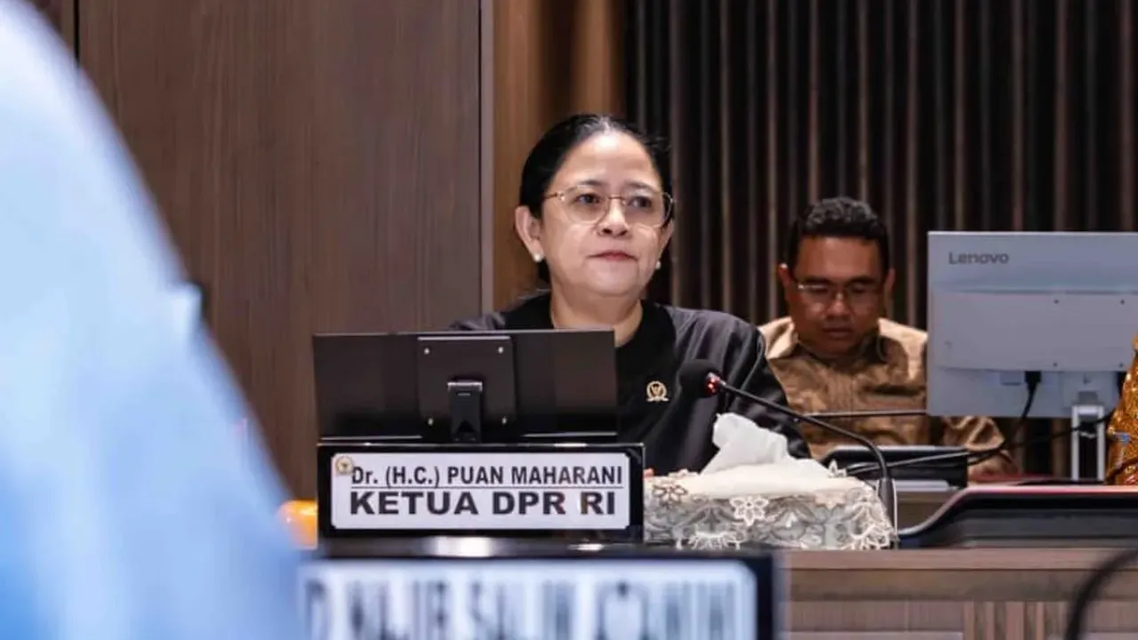 Ketua Dewan Perwakilan Rakyat (DPR) RI Puan Maharani dan Wakil Ketua DPR RI Cucun Ahmad Syamsurijal menerima audiensi Majelis Mujadalah Kiai Kampung di Kompleks Parlemen, Senayan, Jakarta Pusat, Kamis (4/9/2025). 