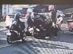 Faisal, penjaga rumah pasangan Zaskia Adya Mecca dan Hanung Bramantyo, menjadi korban pemukulan oleh seseorang yang mengaku sebagai anggota di Jalan Ampera Raya, Ragunan, Pasar Minggu, Jakarta Selatan, Senin (22/9/2025) pukul 07.15 WIB. 